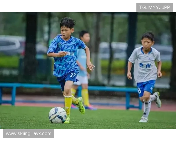 中国足球培养世界级球星的路径与挑战：从青训到国际赛场的突破之路